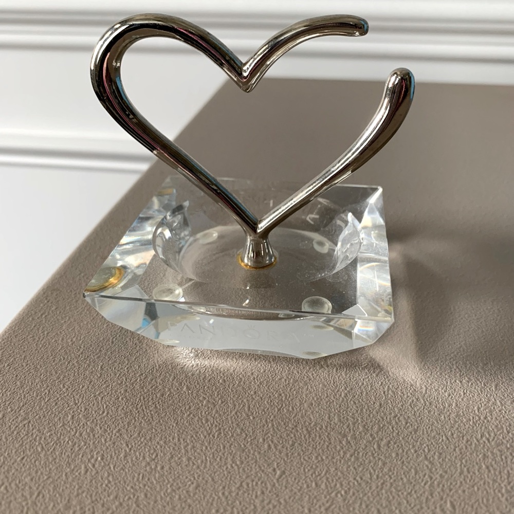 Pandora ring holder
